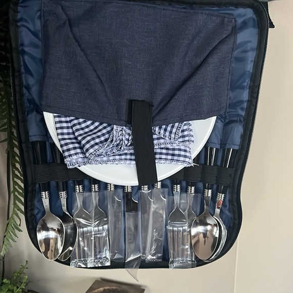 Brand New Picnic Backpack Set for 4 Insulated Large Cooler Waterproof Blanket - Picture 13 of 16